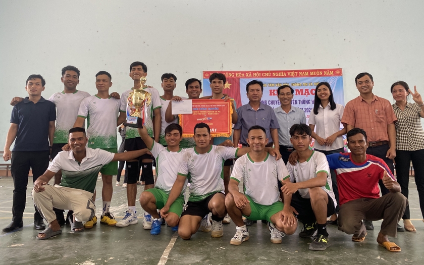 伊亚姆龙公社荣获伊亚帕区传统排球锦标赛冠军