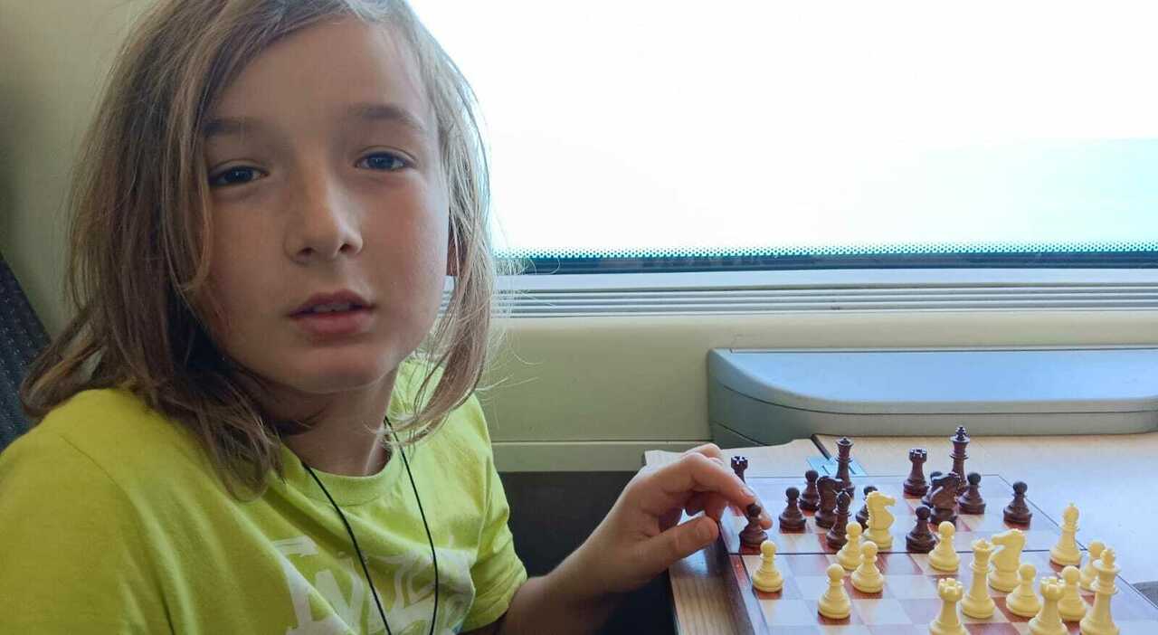 阿米莉亚 (Amelia)、阿图罗·法内利·里佐 (Arturo Fanelli Rizzo) 赢得 12 岁以下地区国际象棋冠军